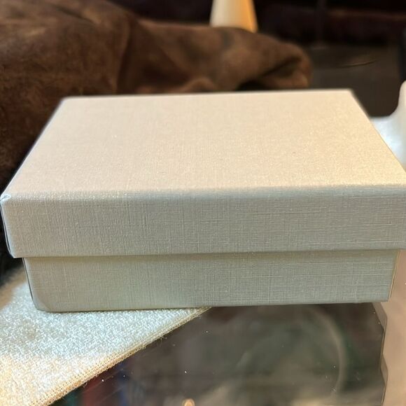 White Freshwater Pearl & Green Austrian Crystal Clover Bracelet - Picture 11 of 11